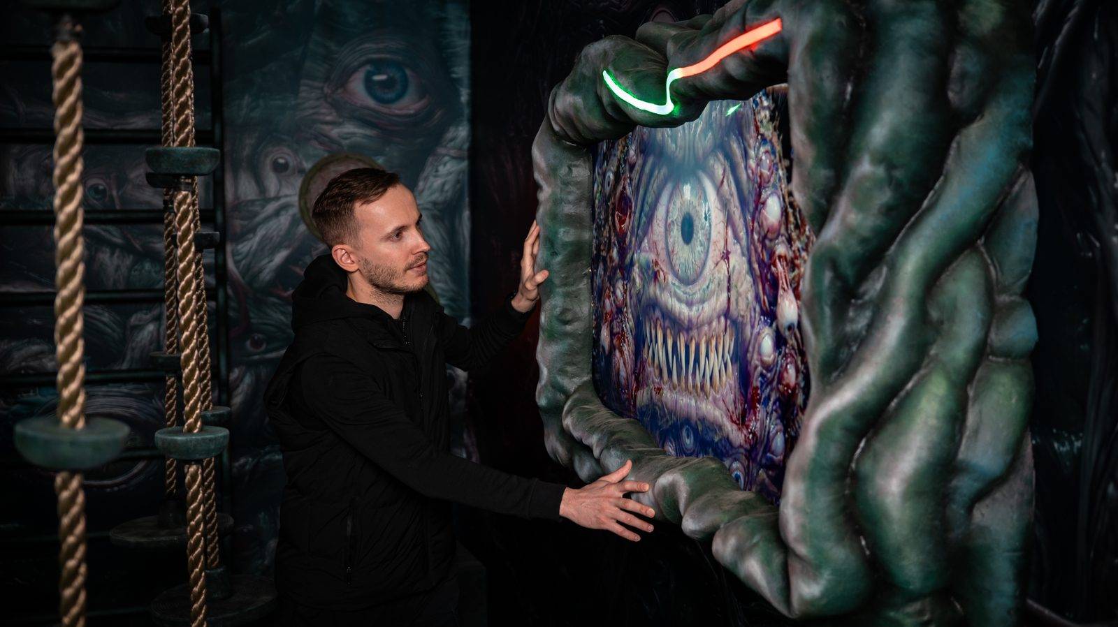 A player at the screen of Many Eyes, the final monster of Monstroom